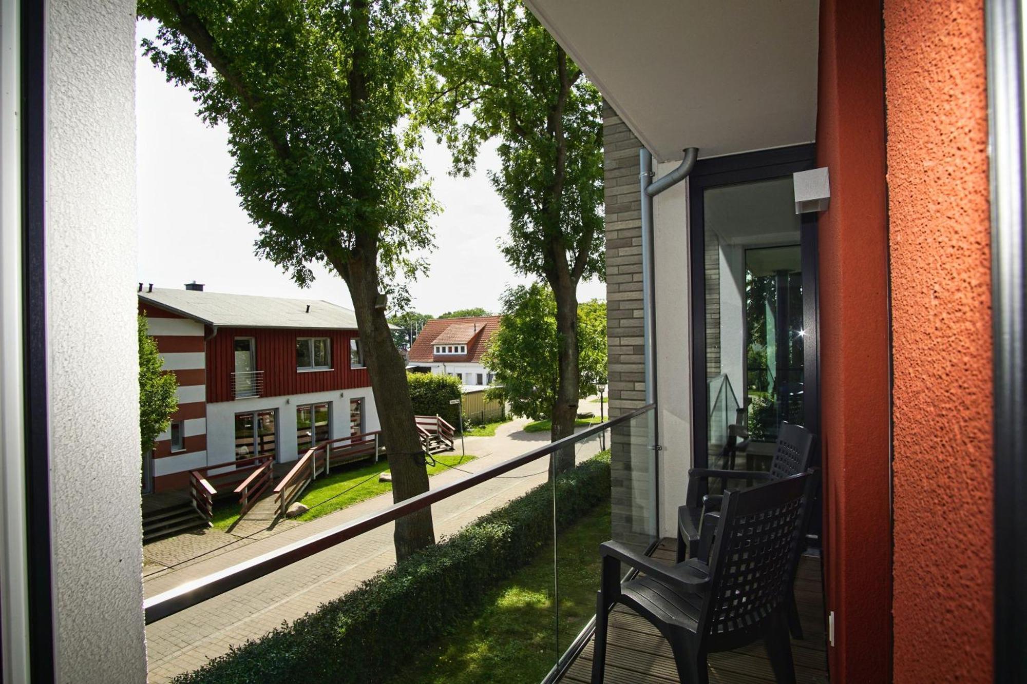 Haus Hafenkieker Fewo 08 - Balkon, Hafenblick Apartment Putbus Bagian luar foto